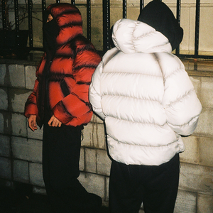 Manteau d'hiver rouge surdimensionné en toile matelassée, design personnalisé, fermeture éclair, col montant, style bulle, teinture par pulvérisation, effet vieilli - Product Image 4