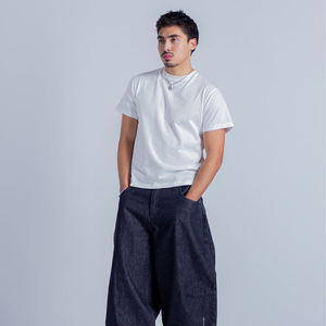 Camiseta Unisex Lisa Blanca de Manga Corta con Cuello Redondo, Corte Regular, 100% Algodón, Estilo Casual, Corte Cuadrado, OEM ODM, Venta al por Mayor, Camiseta Lisa - Product Image 1