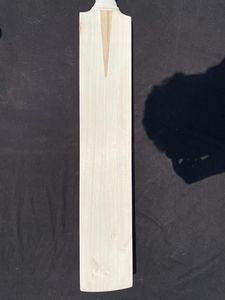 Logotipo personalizado Nueva edición Cricket Bat Inglés Tamaño estándar Hecho a mano Bate de madera de Pakistán - Product Image 5