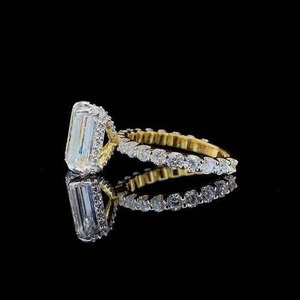 Premium elegante 14KT oro amarillo Esmeralda Centro diamante anillo para mujer 5,51 Ct 63 piedras joyería de boda por K Samyak - Product Image 2