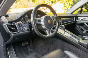 2024 pour Panamera Edition Premium Package Plus, conduite à gauche, sièges en cuir, 5 places, phares au xénon, caméra de recul, écran tactile - Product Image 5