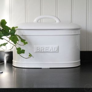 Moderna caja de pan de metal con características de ahorro de espacio que la convierten en una gran adición a cocinas y apartamentos más pequeños - Product Image 4