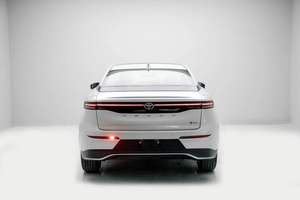 รถใหม่เอี่ยม ไมล์/กม. ศูนย์ ราคาคุ้มค่า ปี 2026 สีขาวมุก TY - Crown HEV 2.5L FWD รถยนต์ไฮบริดไฟฟ้า รถซีดานหรู - Product Image 6