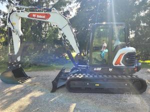 Mini-excavatrice compacte sur chenilles de 8 tonnes avec moteur Doosan 12 kW, puissance de creusement élevée pour la construction, l'agriculture et l'aménagement paysager - Product Image 2