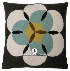 Housse de coussin en laine moderne de vente chaude avec chaîne de broderie Kashmiri cousue pour canapé salon motif Vintage géométrique - Product Image 6