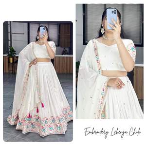 Lehenga Choli à la Mode en Faux Georgette avec Broderie de Fils et de Paillettes, Fabricant et Fournisseur de Mode Féminine - Product Image 2