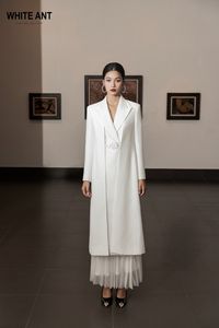 Abrigos Largos De Alta Moda Para Mujer Con Cinturón Y Cuello Vuelto OSWIN POINTED COATS 79% Rayón 17% Nailon 4% Poliéster Marca Local De Vietnam - Product Image 2