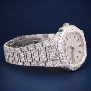 Montre personnalisable faite à la main entièrement sertie de diamants pour hommes VVS Moissanite Quartz Miyota Style sport Bracelet en acier inoxydable Résistante à l'eau - Product Image 4