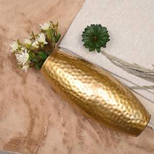 Florero de aluminio con curvas doradas pulidas y suaves, diseñado para hogares minimalistas modernos a bajo precio - Product Image 5