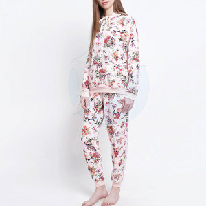 ชุดวอร์มลำลอง 2 ชิ้นสำหรับผู้หญิง ฤดูหนาว เป็นมิตรกับสิ่งแวดล้อม ระบายอากาศได้ดี แห้งเร็ว ปรับแต่งได้ ผลิตจากโรงงานในปากีสถาน - Product Image 2