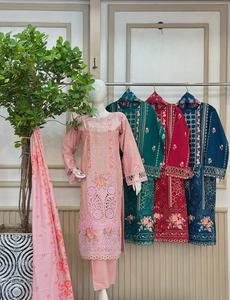 Ssumaira Collection 2026 Ensemble de robes d'hiver modernes 3 pièces Pantalon en coton brodé avec Salwar Kameez pour les fêtes - Product Image 3