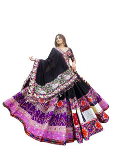 Nouvelle collection d'hiver, Lehenga Choli entièrement cousu en faux georgette, imprimé Bandhani, longueur au sol, broderie exclusive pour les fêtes - Product Image 1