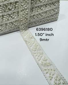 Lacets brodés sur mesure avec des robes de mariée multicolores et une robe zari dorée en multicolore - Product Image 4