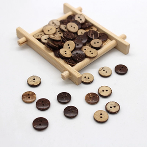 Boutons en coquille de noix de coco durable-Boutons de couture rustiques faits à la main pour la mode écologique, la couture et la décoration | Vietnam Handicrafts OEM - Product Image 1