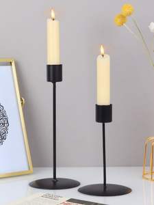 Bougeoir élégant en métal fabriqué à la main avec finition dorée pour la décoration de table du salon et l'ambiance romantique aux chandelles - Product Image 5