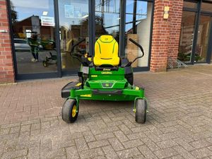 Tondeuse autoportée industrielle à cylindre JOHN Z320M 4x4 pour grandes surfaces, terrains de golf, moteur essence 2 temps, 100L - Product Image 2