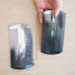 หวีผมเกรดสำหรับร้านเสริมสวยที่มีคุณภาพระดับพรีเมี่ยมโลโก้ที่กำหนดเองสไตล์วินเทจสลักด้วยด้ามจับเขาควายสำหรับการดูแลความงามส่วนบุคคล - Product Image 1