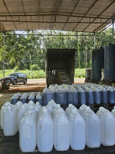 Melaza Negra Premium Sin Sulfuros de Alta Calidad para Uso Agrícola en Caballos, Ganado, Cerdos, Peces y Perros, Líquido Puro de Vietnam - Product Image 4