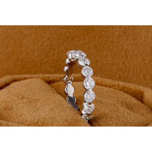 Anillo de Diamantes de Media Eternidad con Moissanita Redonda Incolora, Elegantes Anillos para Regalo de Aniversario - Product Image 3