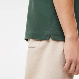 Polo de algodón elástico con logotipo bordado personalizado, ajuste Regular 100%, verde bosque, Piqué con solapa de botón oculto y Rib - Product Image 5