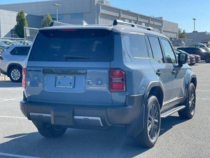 Nouveau 2025 T0y0ta Land Cruiserr Base Sans Accidents de la circulation Disponible à la vente - Product Image 5