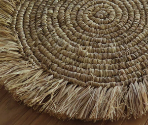 Mantel redondo de rafia con flecos - Product Image 4