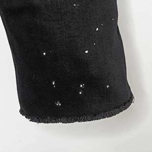 Fabrication de shorts streetwear personnalisés tendance pour hommes de haute qualité shorts en denim délavés à bords bruts avec strass - Product Image 5
