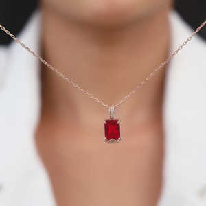 Elegante Collar Clásico para Mujer con Colgante de Oro Rosa y Cadena de Eslabones Premium para Fiestas - Product Image 1