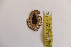 Robe de Saree en tissu indien de créateur Applique Lehenga avec perles de pierre Accessoire de mode avec pierres de verre faites à la main - Product Image 5