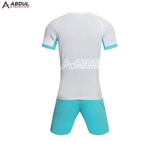 Ensemble de tenue de football pour hommes, maillot et short respirants, coupe confortable, matériau durable pour les longues séances en plein air - Product Image 2