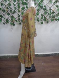 Meilleures ventes Kurta moderne en tissu viscose pour femme à col en V avec motifs imprimés de couleurs uniques pour un look tendance à vendre - Product Image 3