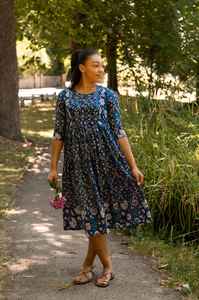 ชุดเดรสลูลานาผ้าฝ้ายแท้พิมพ์ลายด้วยมือ สไตล์โบฮีเมียน สีกรมท่า-ชมพู สำหรับฤดูร้อน ชุดลำลองสำหรับวันหยุด - Product Image 6