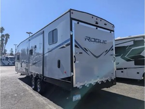 RV F-O-R-E-S-T R-I-V-E-R- VEN-G-E-A-N-CE ROGUE 26VKS USADO EN BUEN ESTADO, MODELO 2022, 36 PIES, 2000 KG DE CARGA ÚTIL, EN VENTA - Product Image 3