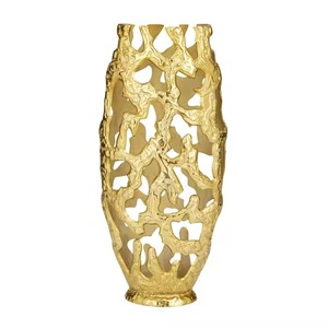 Vases et pots à fleurs en métal poli brillant de dernière conception de bouteille Articles de fournitures de décoration de maison et de chambre de bonne qualité - Product Image 4