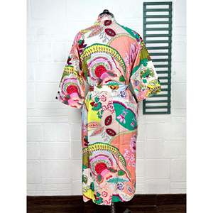 Bata de Casa Ligera de Algodón Estilo Boho-Kimono con Estampado de Mariposas y Flores Hecho a Mano en India, Ideal como Cubrebaño - Product Image 5