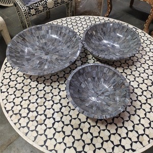 Vente flash Bol décoratif en os incrusté fait à la main avec un motif floral complexe pour le salon et les espaces de repas au prix d'exportation - Product Image 1