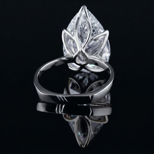 Bague de fiançailles et de mariage pour femme en or blanc 14 carats, diamant synthétique de laboratoire de 10 carats, taille poire, couleur F, pureté VVS2, certifié IGI, classique - Product Image 3