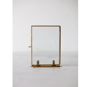 Cadre photo carré en métal de table moderne ou rustique avec finition oxydée et structure rectangulaire - Product Image 1