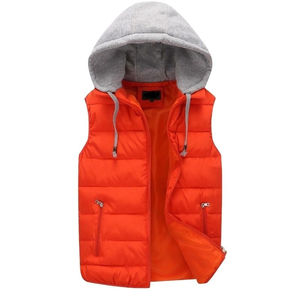Gilet matelassé zippé pour homme de qualité supérieure pour l'hiver, couleur noire unie, gilet matelassé pour homme avec capuche contrastée - Product Image 2