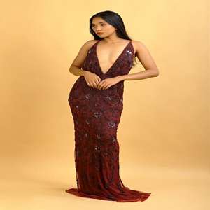 ชุดราตรีดีไซน์เนอร์ประดับตกแต่งด้วยมือ |   ชุดเดรสประดับเลื่อมและลูกปัดคุณภาพสูงสำหรับงานแต่งงานริมชายหาด งานอีเว้นท์รีสอร์ท และการส่งออกจำนวนมาก - Product Image 4