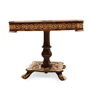 Mesa de Entrada Clásica de Lujo con Incrustaciones de Madera y Detalles de Latón - Product Image 4