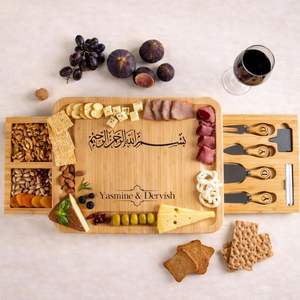 Plateau de service en bois et marbre pour charcuterie, commençant par Bismillah, nom de famille personnalisé, élégant plateau de réception pour la cuisine - Product Image 5
