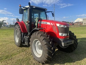 Tractor Massey Ferguson 7615 Dyna-6 Usado en Buen Estado con Cargadores Frontales y Traseros, Capacidad de Carga de 45 Toneladas, Bomba de Caja de Cambios, Motor y Rodamientos - Product Image 3