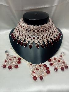 Conjunto de Collar Choker Étnico Chapado en Oro con Piedras de Esmalte y Detalles de Perlas, Pendientes y Tikka a Juego para Mujer - Product Image 5