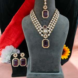 Latest Design Kundan Layered Necklace <b>Set</b> With Maang Tikka For Women Fine Detailing Rich Ethnic Appeal Ideal For Festive Events - Product Image 4