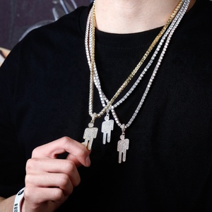 Hip Hop Hipster Shiny Cubic Zirconia Collar Chunky Brass Chapado en oro Hombre Billie Eilish's Iconic Logo Colgante con cadena de tenis - Product Image 1