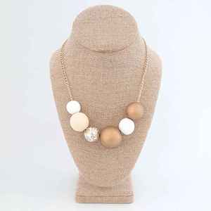 Perles rondes en bois de marque, collier en bois épais à la mode, collier en bois - Product Image 1