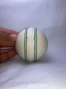 CP Poly Tuff Indoor/Outdoor Soft Training Cricket Ball Pakistani-Made Synthetic Practice Windball para entretenimiento - Product Image 5