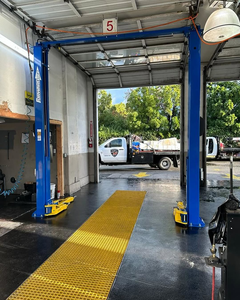 Elevador Hidráulico de 2 Postes de Alta Calidad para Taller de Reparación de Automóviles |   Plataforma Elevadora Hidráulica de Dos Postes y Cuatro Cilindros para Autos, Comprar Ahora - Product Image 2