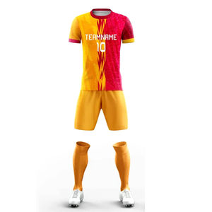 Ensemble de maillots de football en polyester de haute qualité pour hommes, shorts verts sportifs, conception de logo personnalisé pour les uniformes des adultes, coupe automatisée - Product Image 1